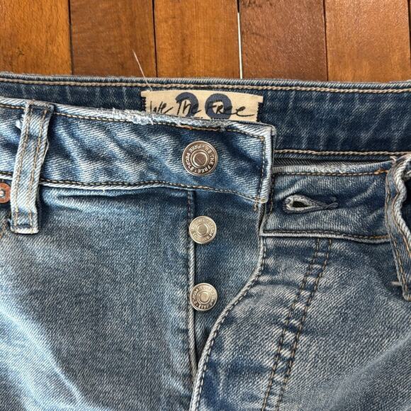 We The Free CRVY Button Fly Distressed Cutoff Jean Shorts 30x3" Size 29 - Picture 4 of 6